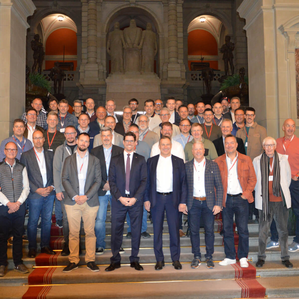 Top-100-Gruppenfoto-Bundeshaus-1200x1200